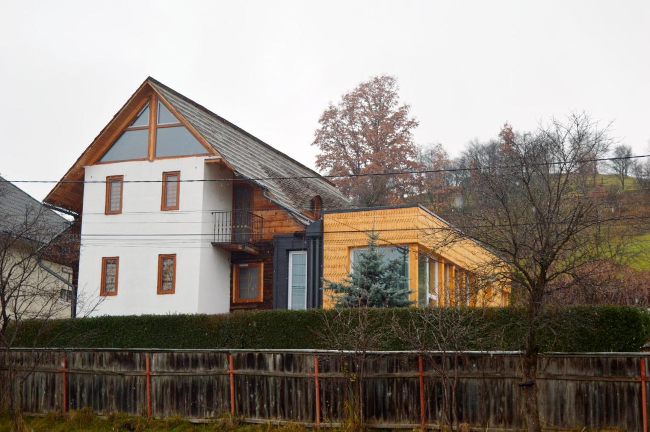 Hotel Casa Cu Magnolii Poienile Izei Exterior foto